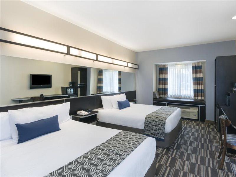 Microtel Inn And Suites Baton Rouge Airport Exterior photo