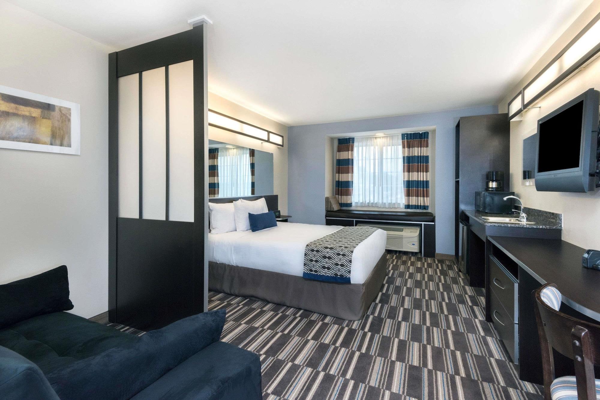 Microtel Inn And Suites Baton Rouge Airport Exterior photo