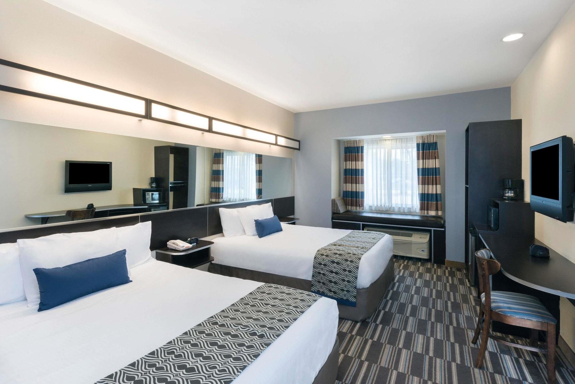 Microtel Inn And Suites Baton Rouge Airport Exterior photo
