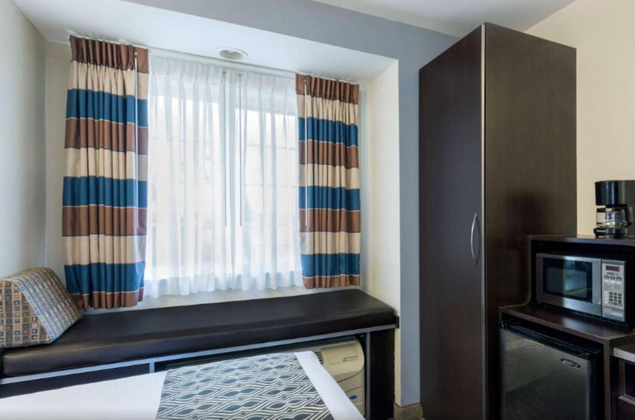 Microtel Inn And Suites Baton Rouge Airport Exterior photo
