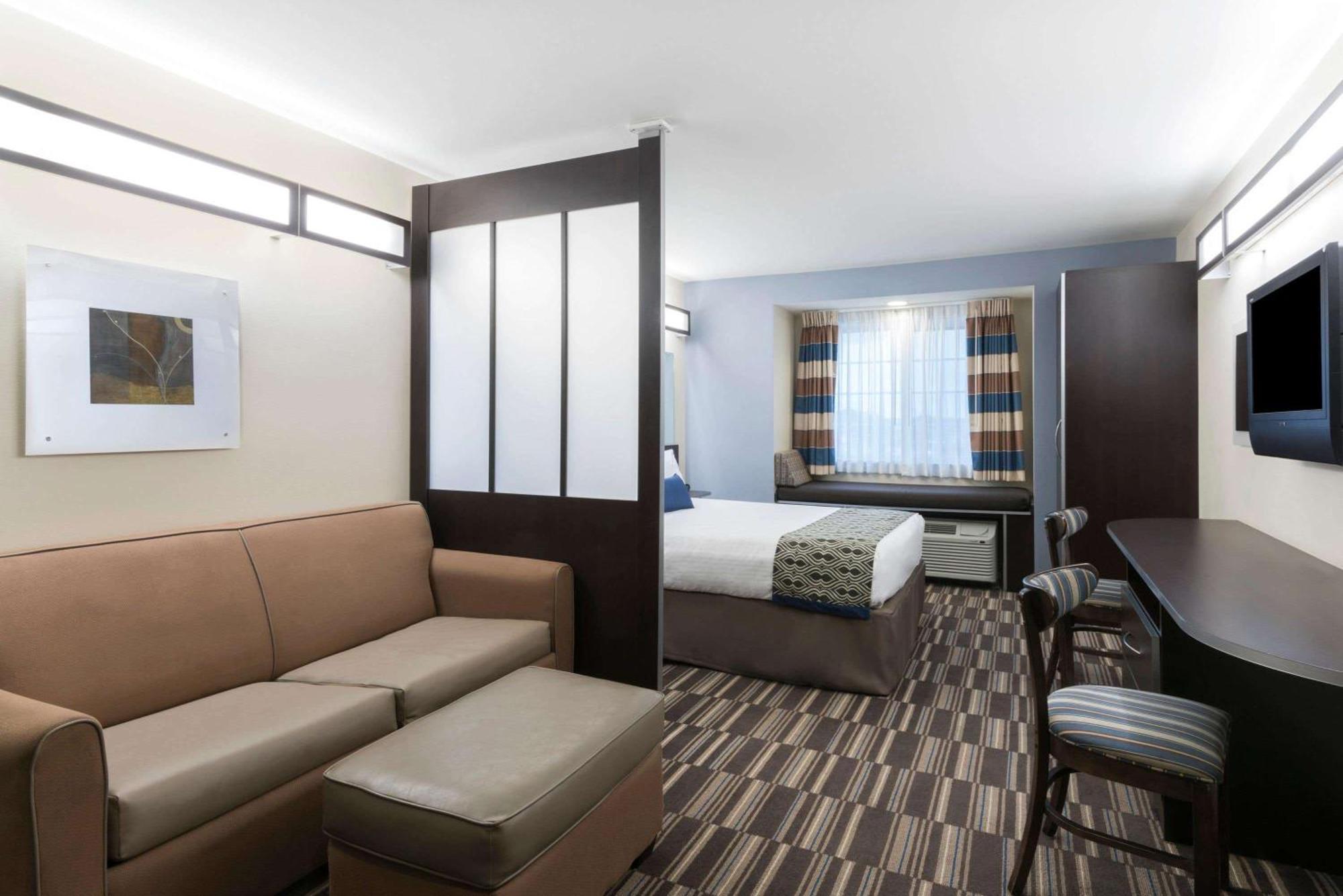 Microtel Inn And Suites Baton Rouge Airport Exterior photo