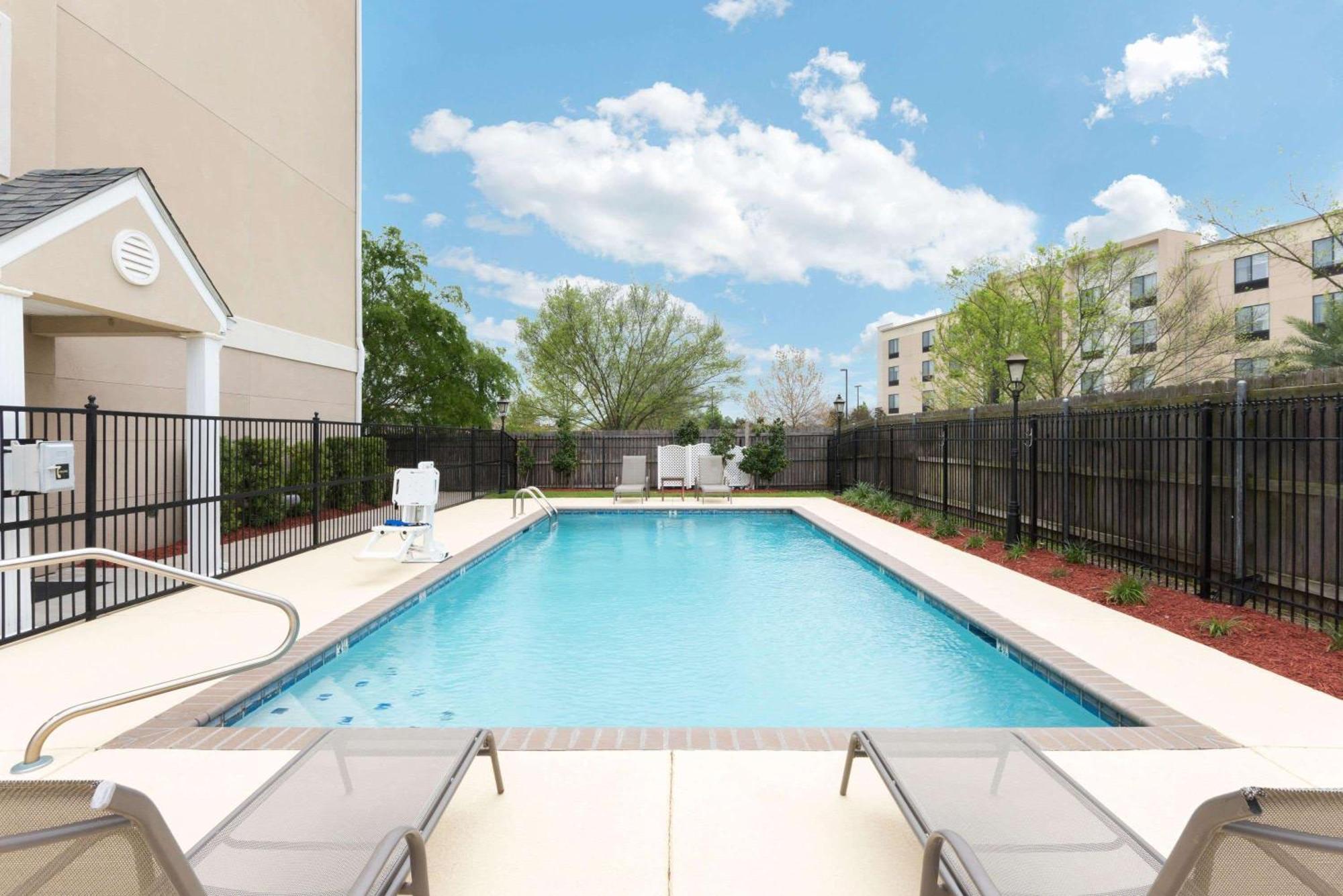 Microtel Inn And Suites Baton Rouge Airport Exterior photo