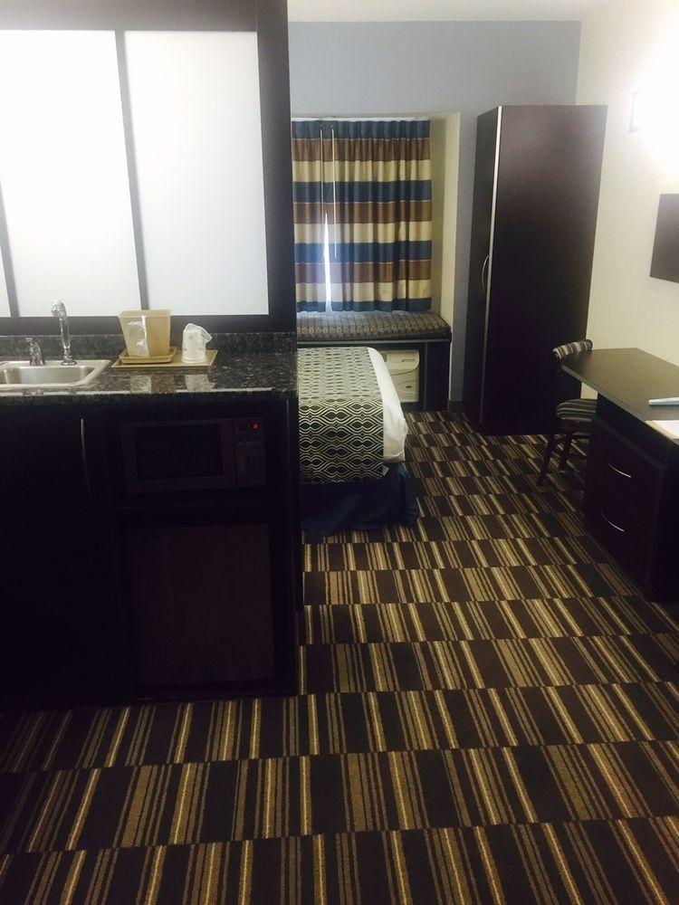 Microtel Inn And Suites Baton Rouge Airport Exterior photo